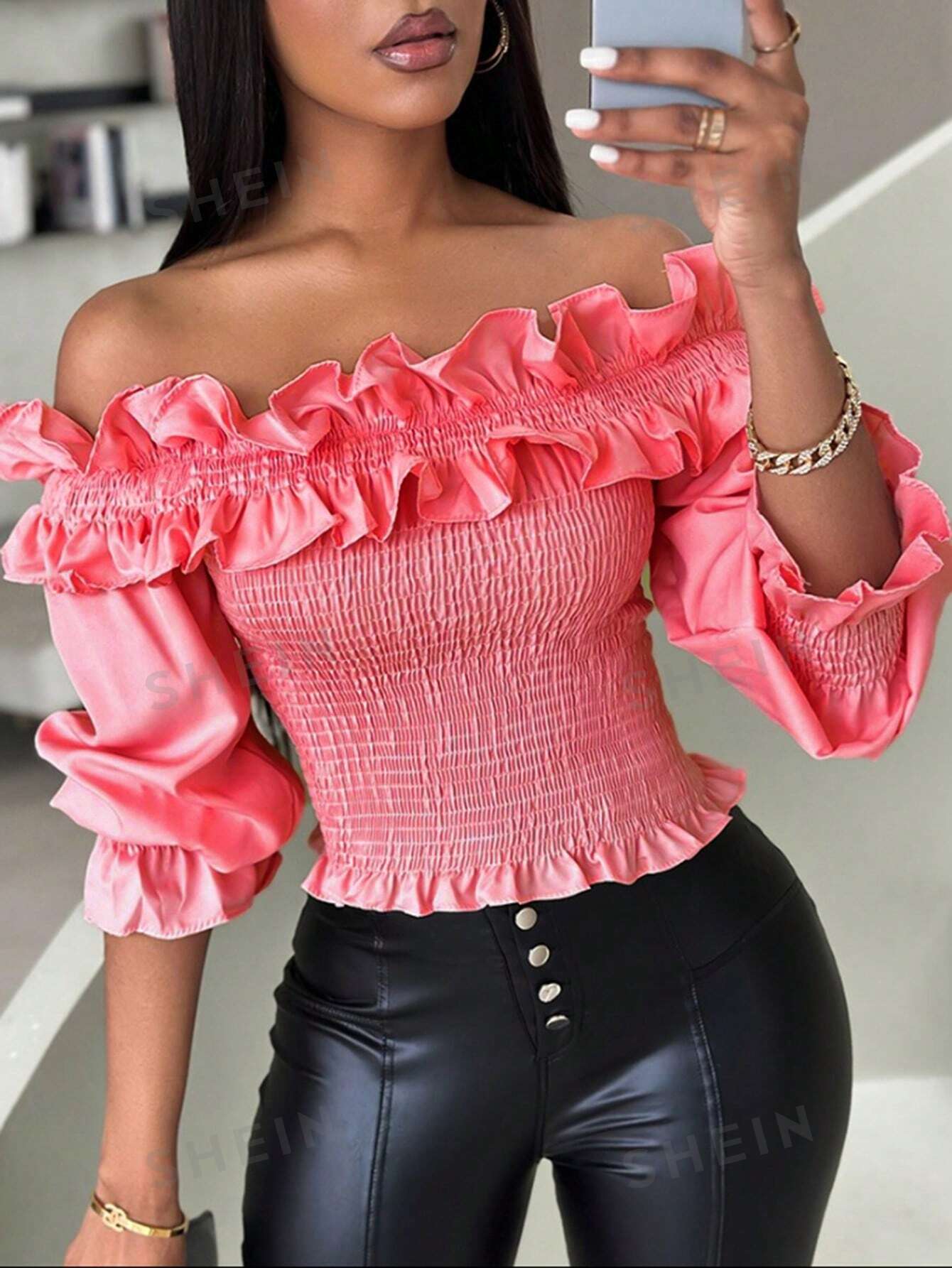 кружевная лоскутная блузка с открытыми плечами черный SHEIN Privé Однотонная блузка с открытыми плечами и оборками, розовый