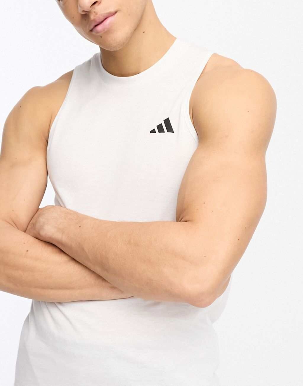 

Белый жилет с логотипом adidas Training Essential