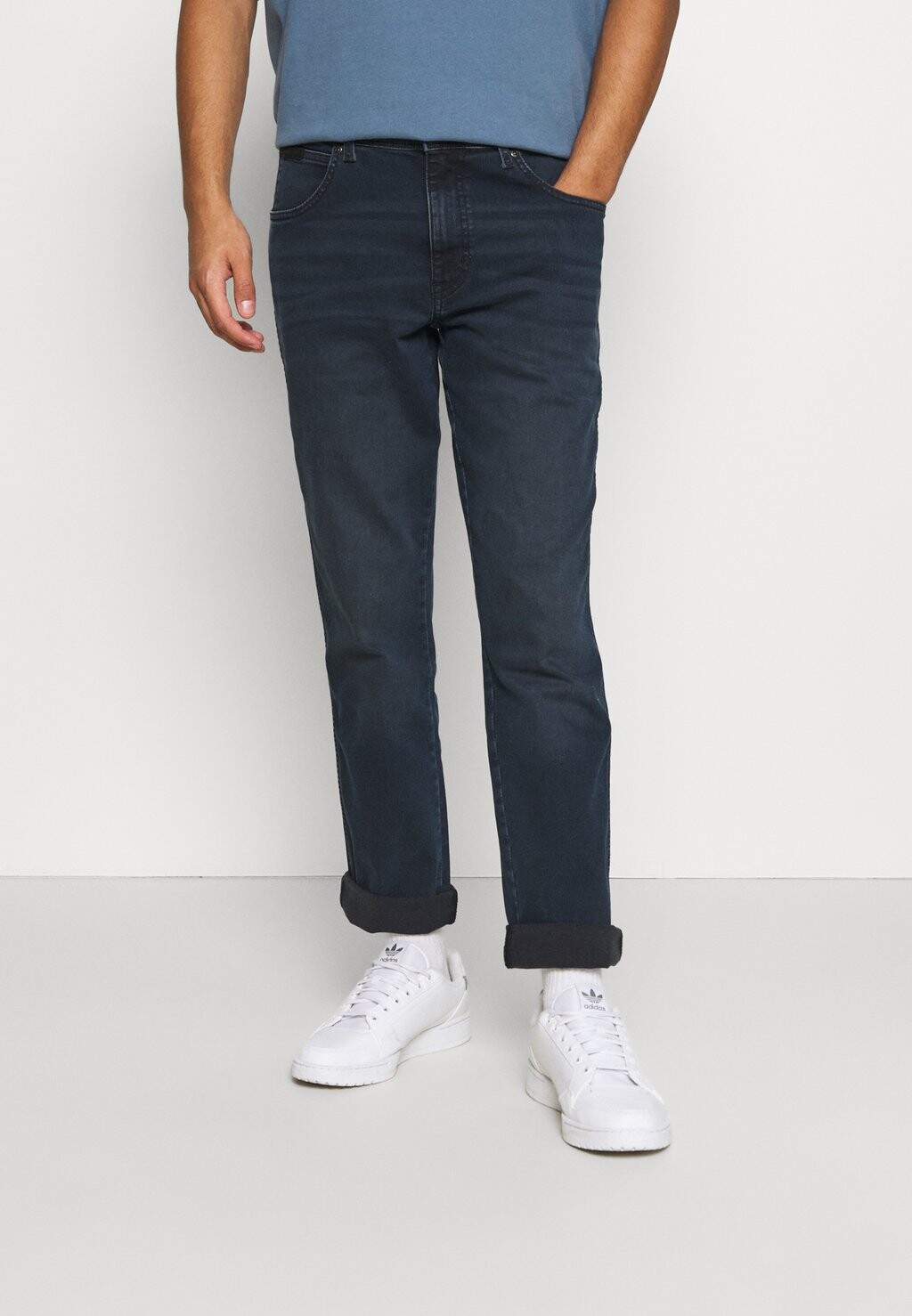 

Джинсы Slim fit Wrangler