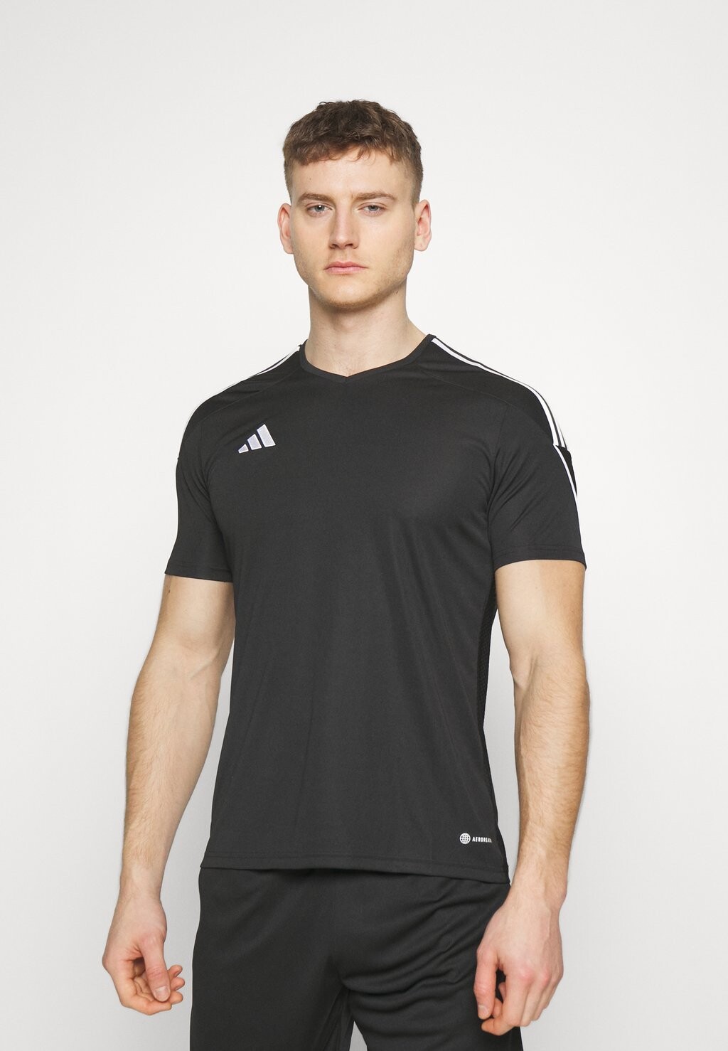 

Футболка Adidas