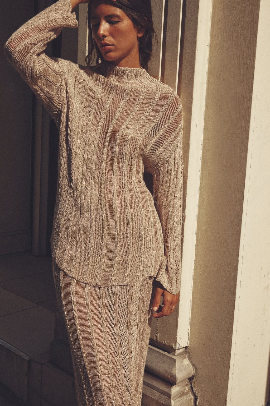 

Короткое вязаное пальто с асимметричным шарфом ZARA, золотой