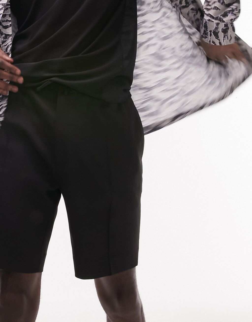 

Черные узкие шорты с защипами Topman