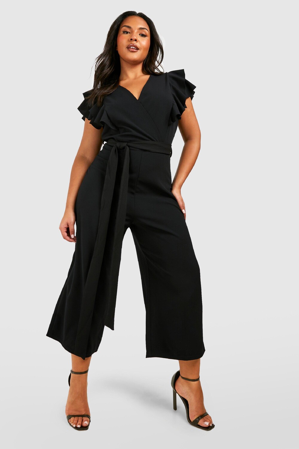 

Комбинезон-кюлот с поясом и рюшами Plus boohoo, черный