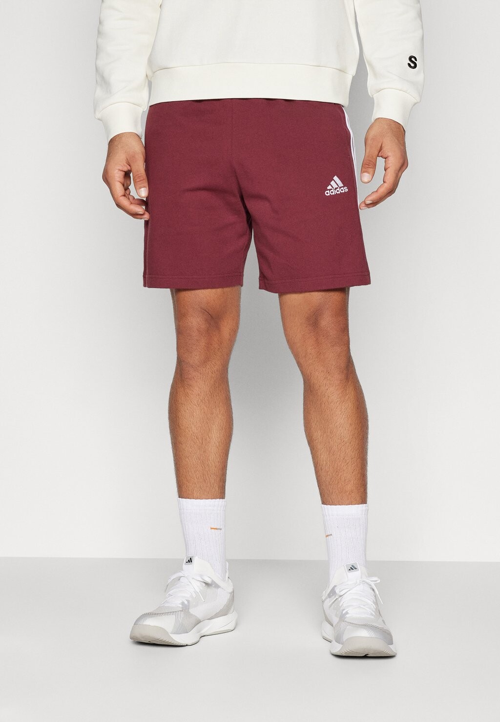 

Шорты Essentials Single 3 Stripes adidas Sportswear, цвет shadow red
