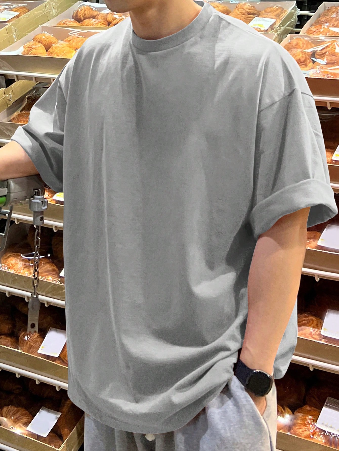 Мужская однотонная футболка DAZY с заниженными плечами, светло-серый