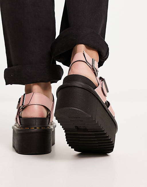 

Персиково-бежевые сандалии Dr Martens Voss ii
