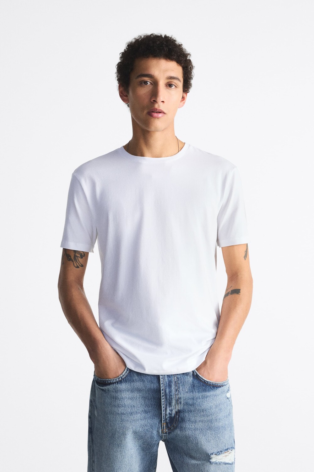 

Базовая футболка, узкая модель Zara, белый