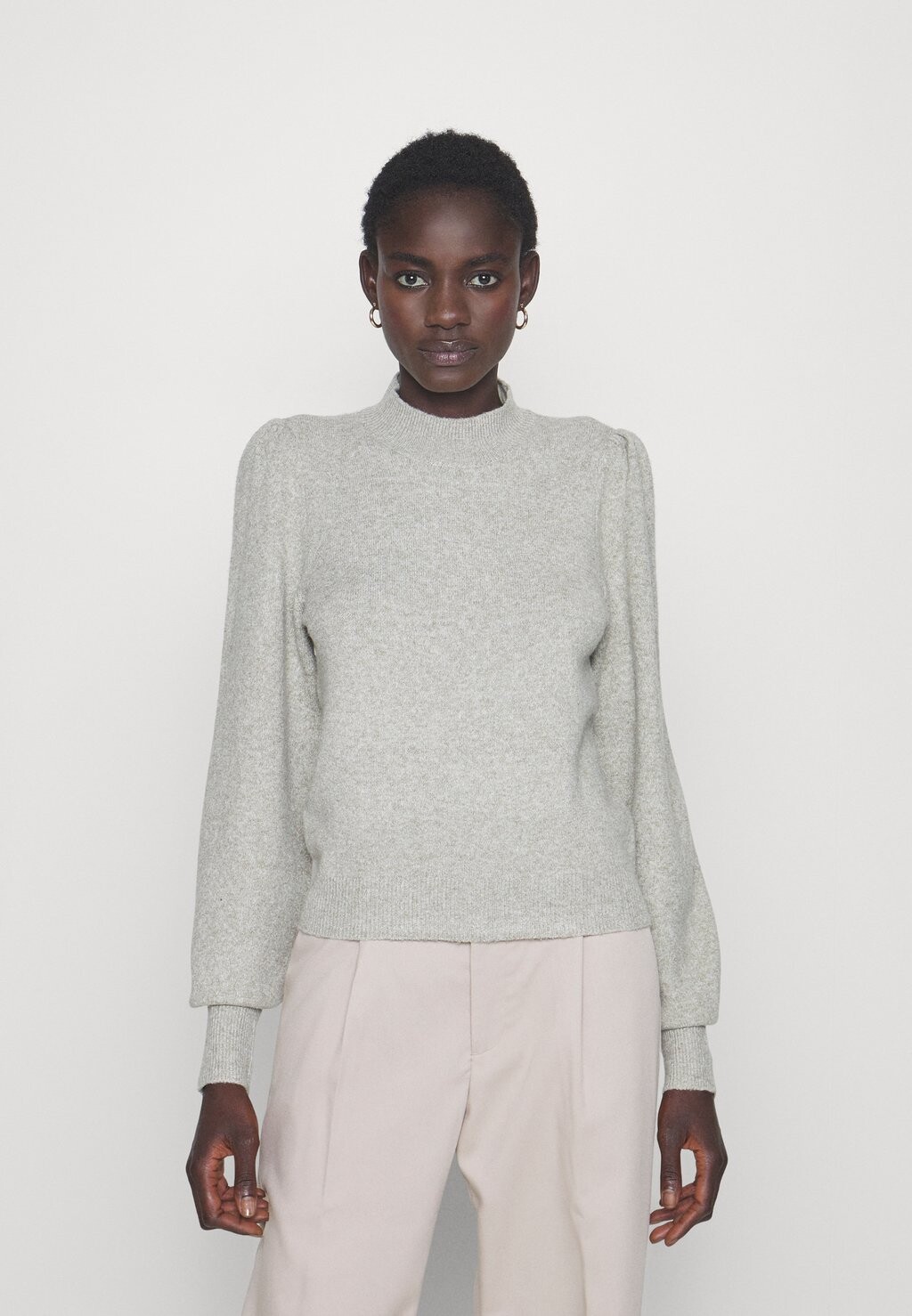 

Свитшот Vero Moda VMDOFFY HIGHNECK, цвет laurel oak/w. melange