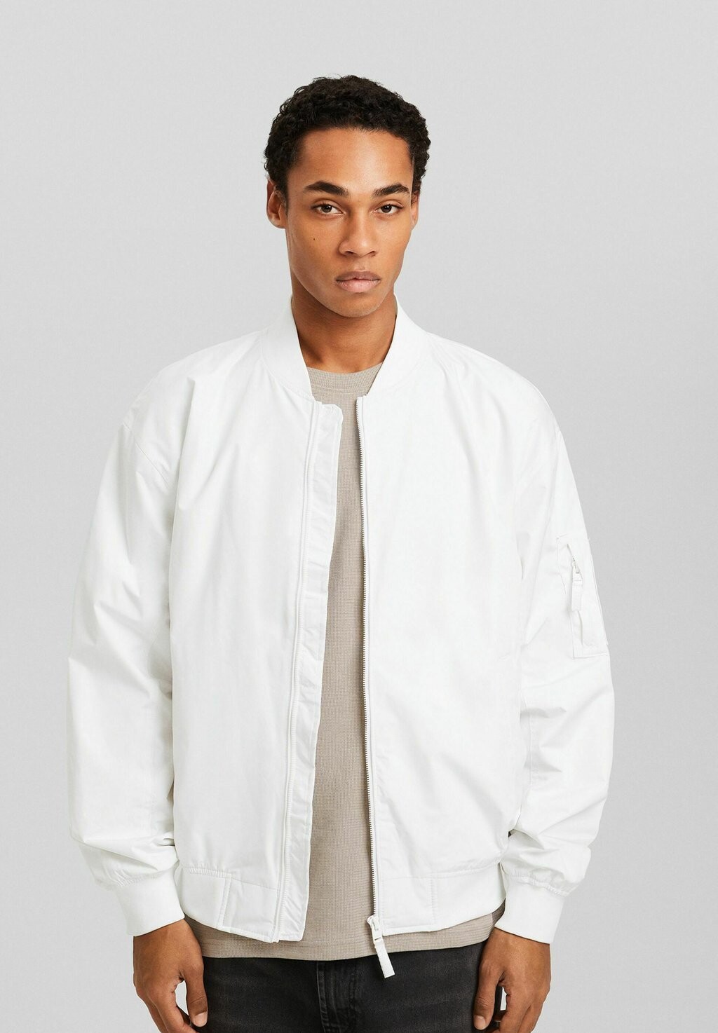 

Куртка-бомбер LIGHTWEIGHT Bershka, цвет stone