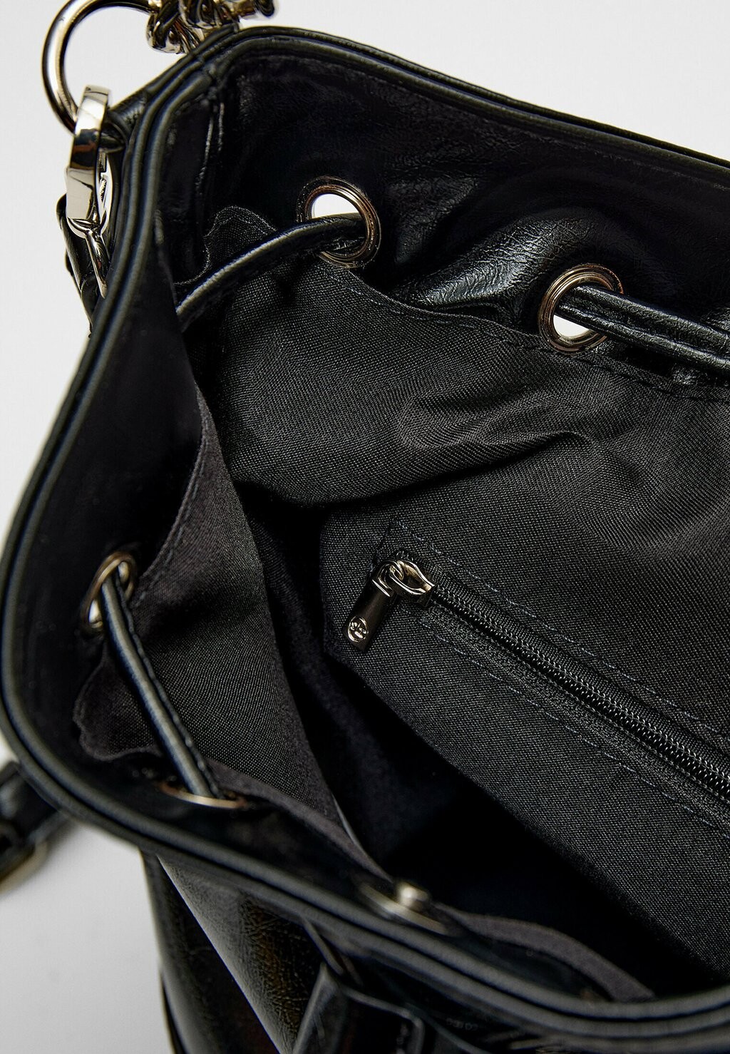 

Сумочка BUCKET WITH CHAIN Stradivarius, черный