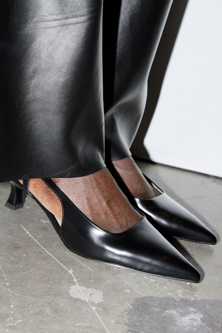 Кожаные туфли с ремешком на пятке H&M, черный цена и фото
