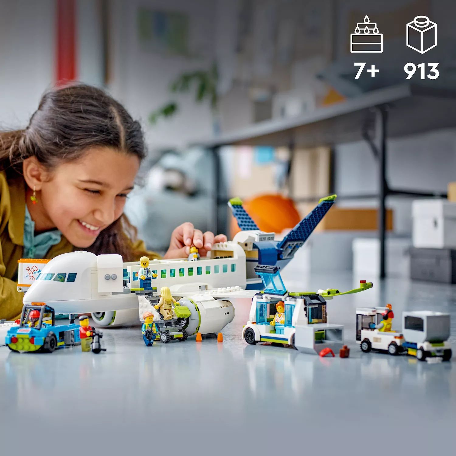 Набор игрушек LEGO City для сборки пассажирского самолета 60367 (930 деталей)  LEGO – купить по выгодным ценам с доставкой из-за рубежа через сервис  «CDEK.Shopping»