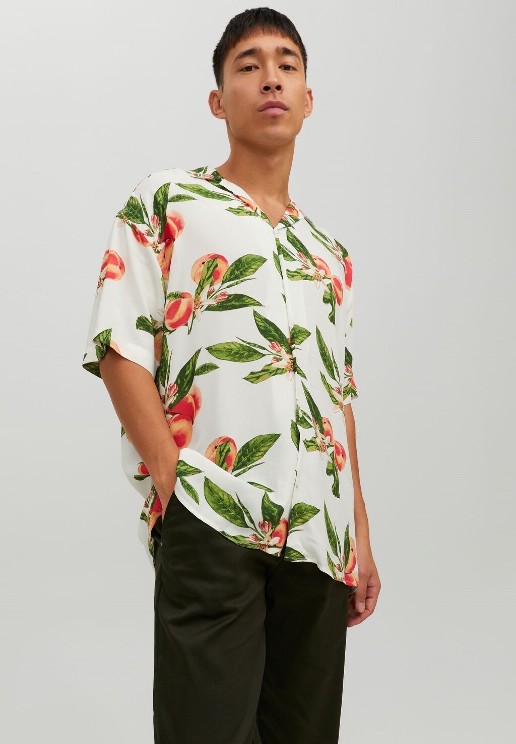 

Рубашка JORLUKE FLORES RESORT Jack & Jones, цвет cloud dancer
