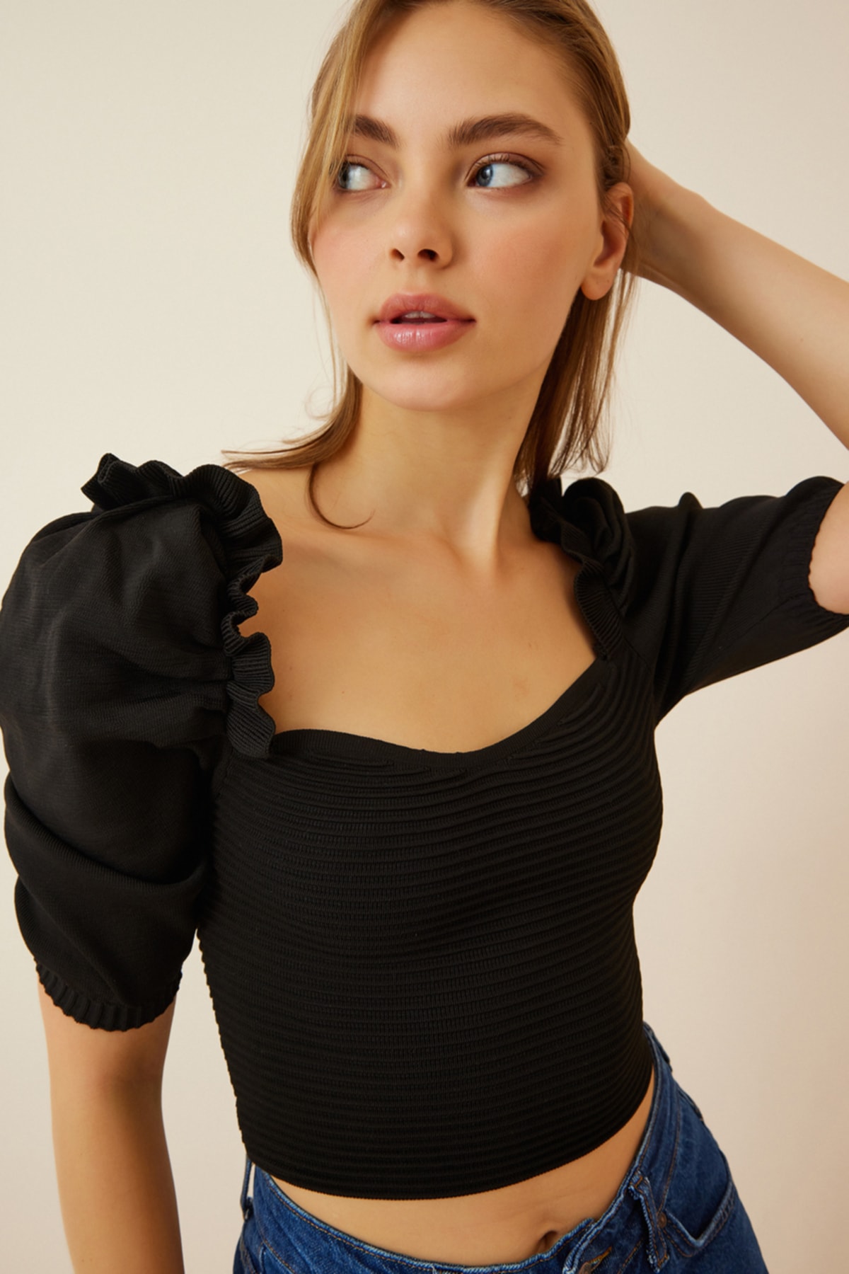 Женская черная укороченная трикотажная блузка с объемными рукавами Happiness İstanbul, черный