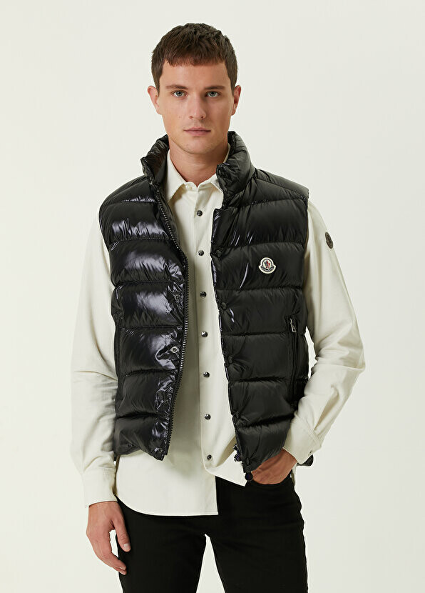 Черный пуховый жилет Moncler