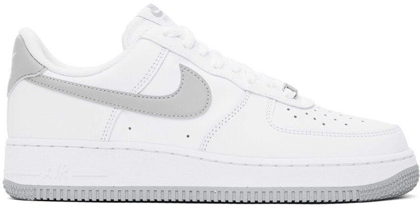 

Бело-серые кроссовки Air Force 1 '07 Nike