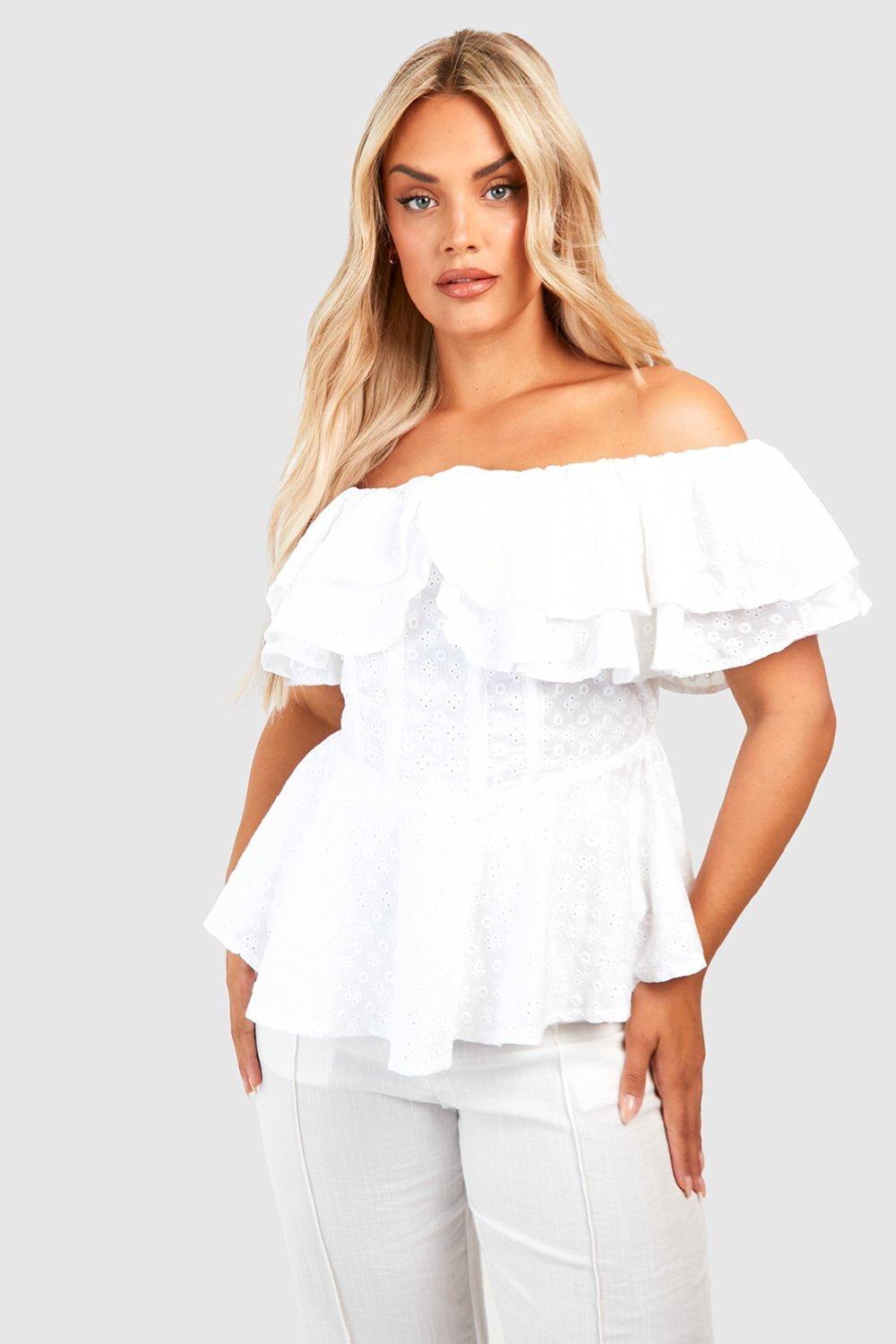 

Корсетовый топ с английским ушеком и открытыми плечами, с рюшами Boohoo, белый