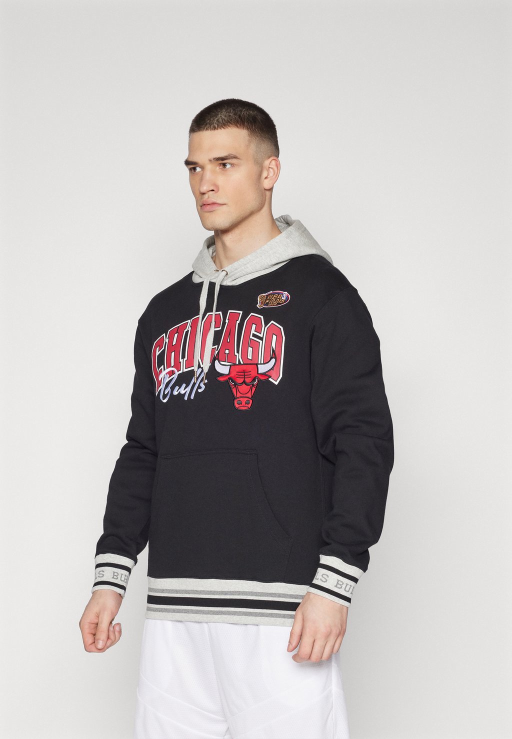 

Толстовка NBA CHICAGO BULLS PREMIUM HOODIE Mitchell & Ness, цвет black