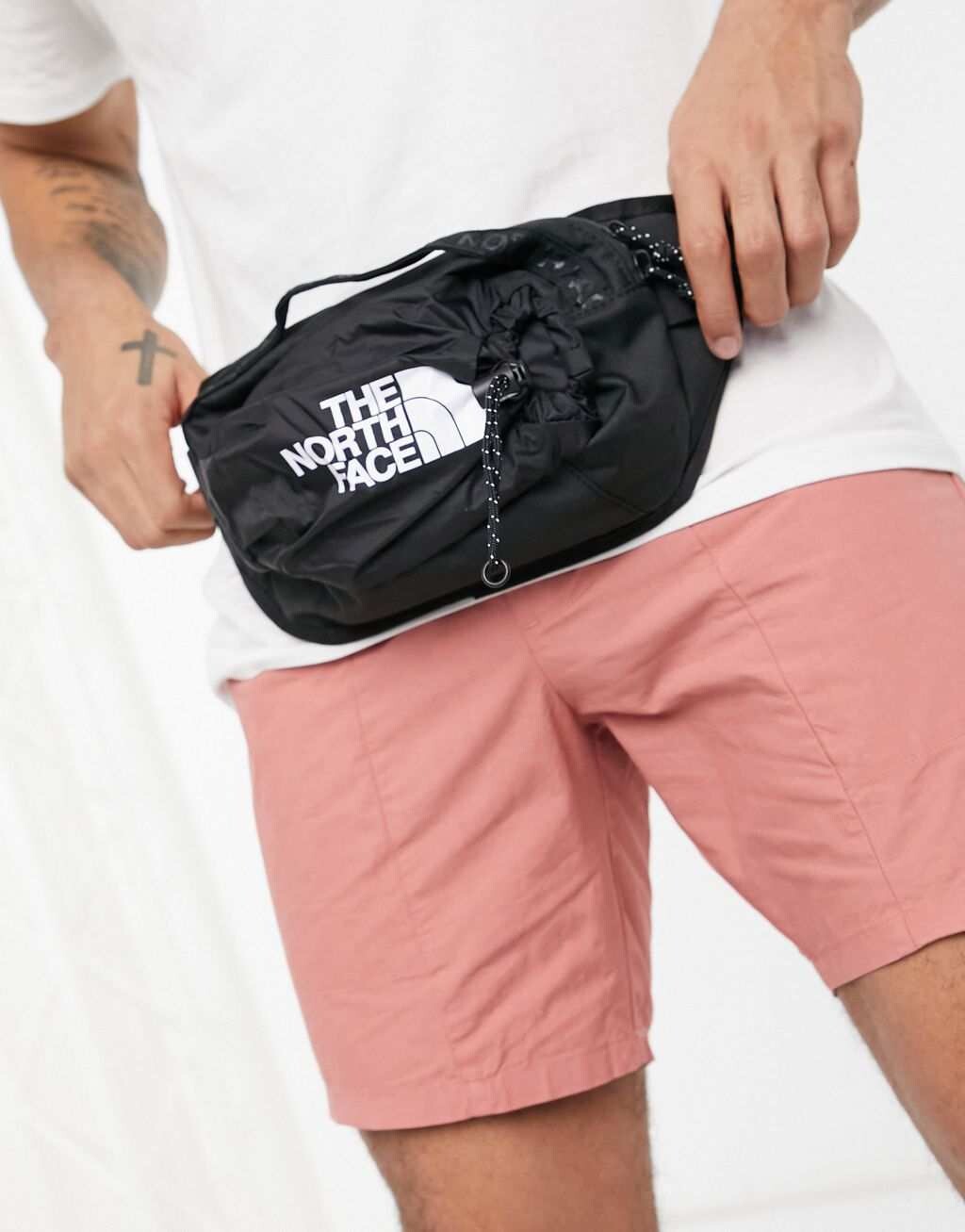 

Черная поясная сумка North Face Bozer III