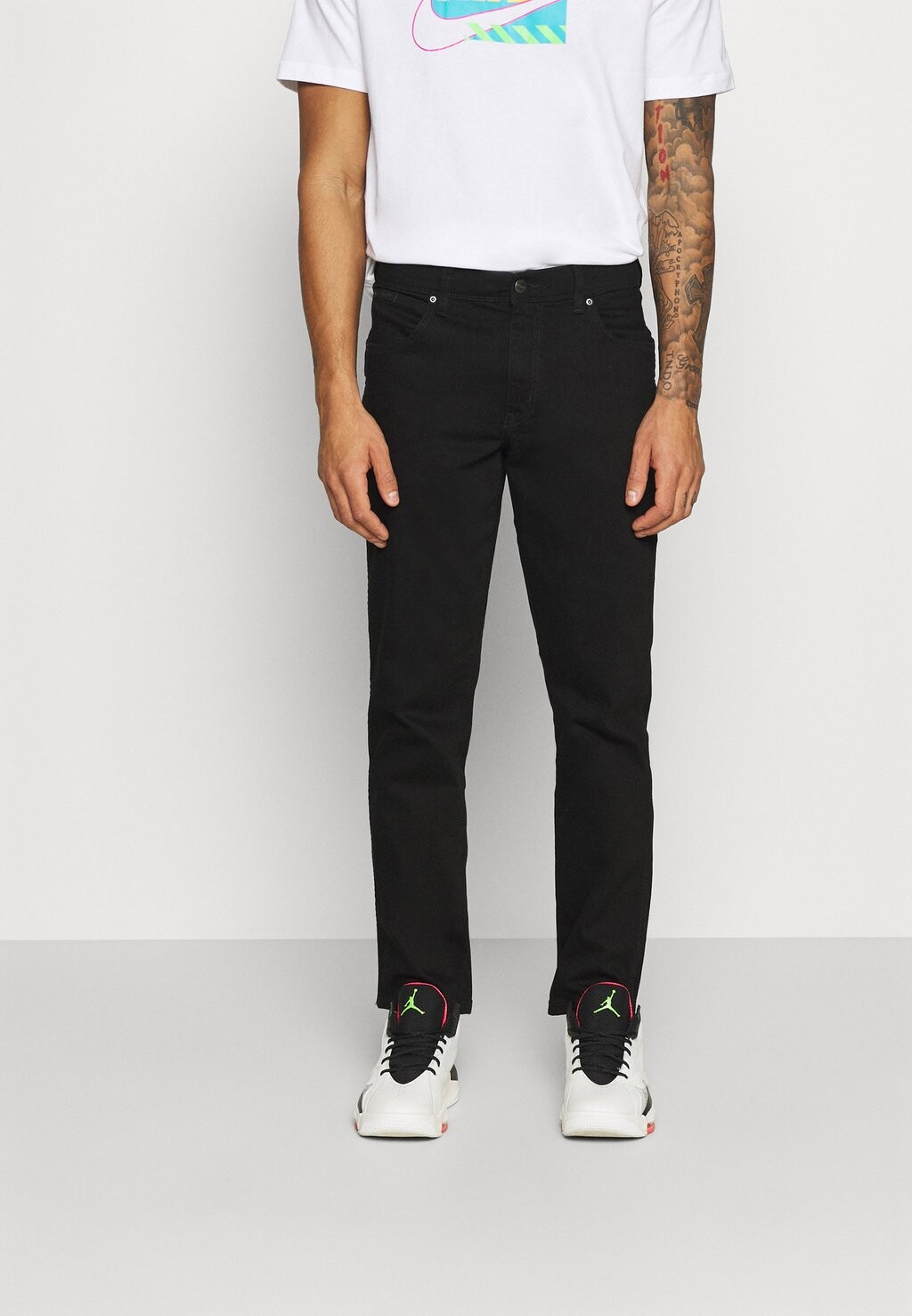 

Джинсы Slim fit Wrangler