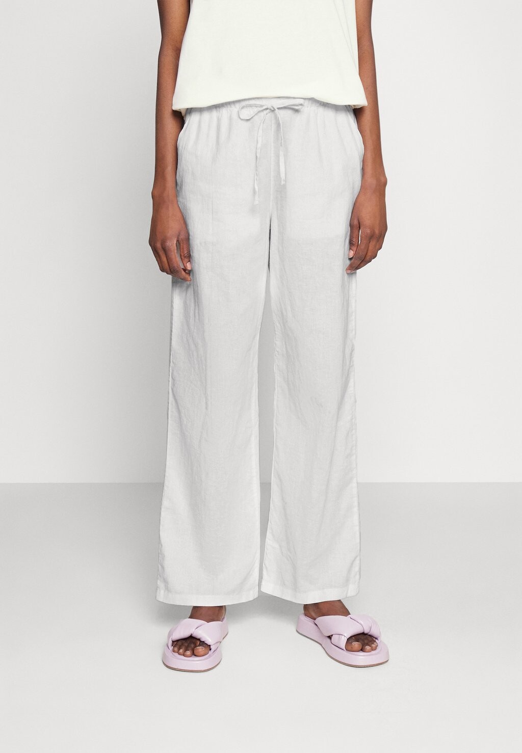 

Брюки Gina Tricot, белый