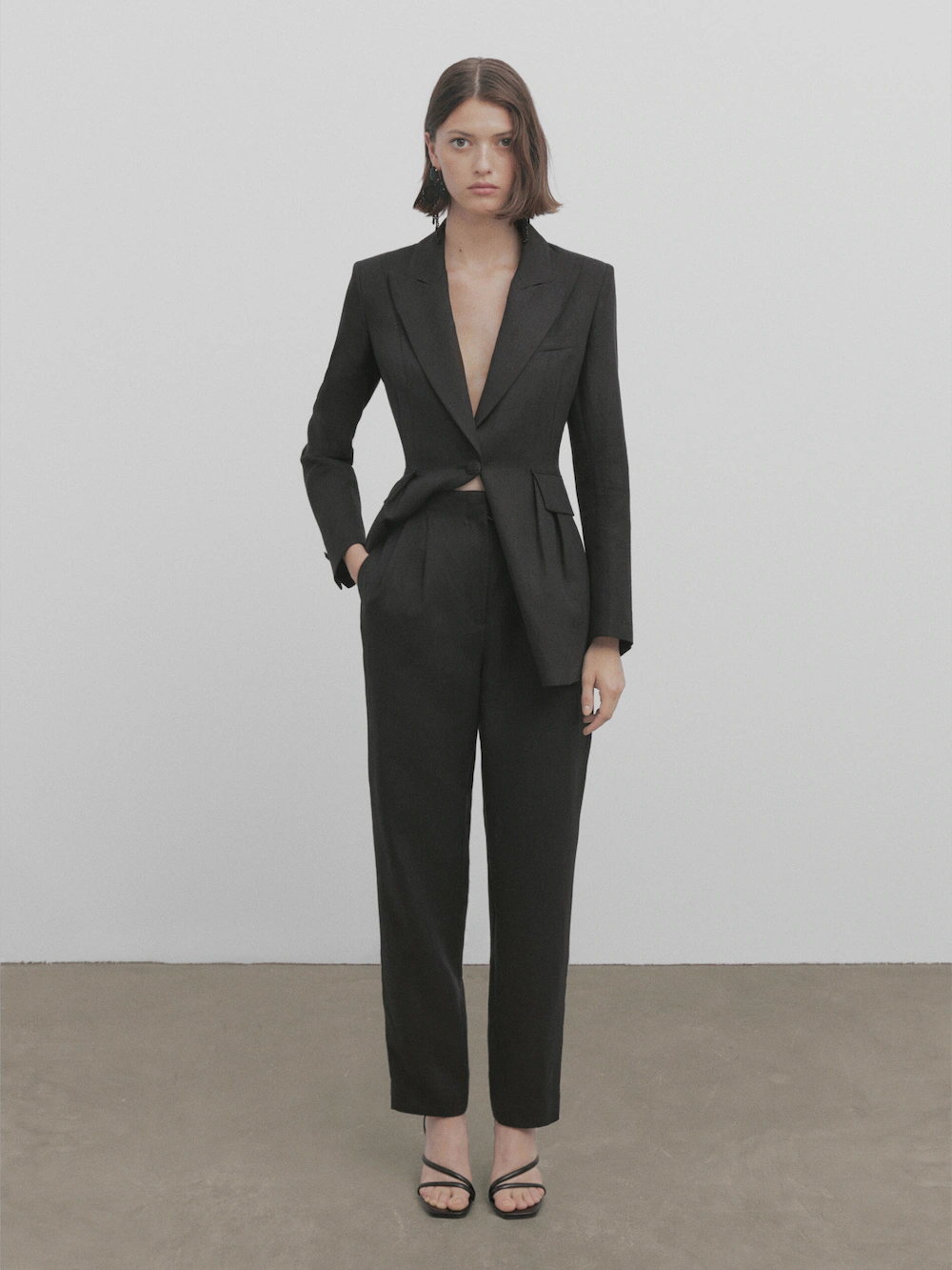 

Брюки прямые из льна с вытяжками - студия Massimo Dutti, черный