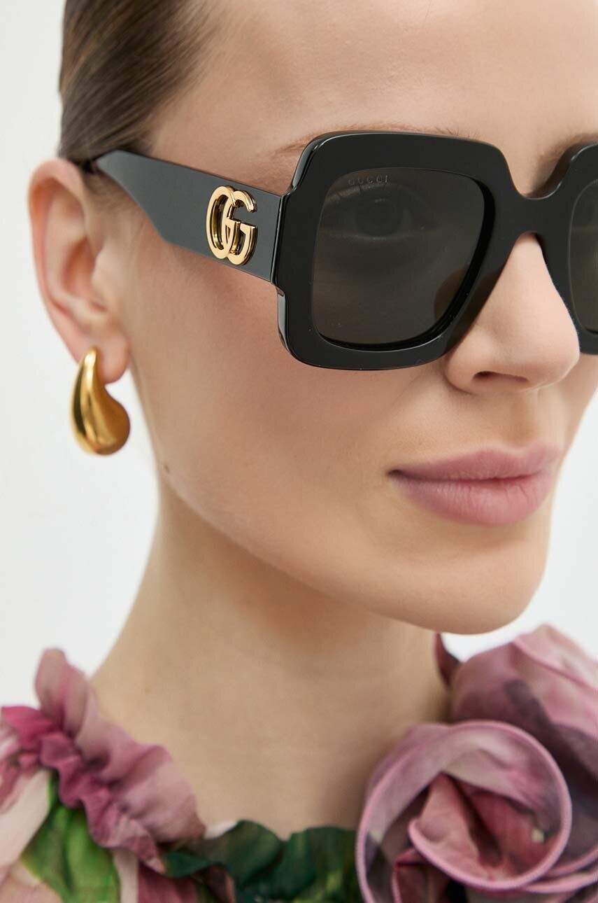 

Солнцезащитные очки Gucci, черный