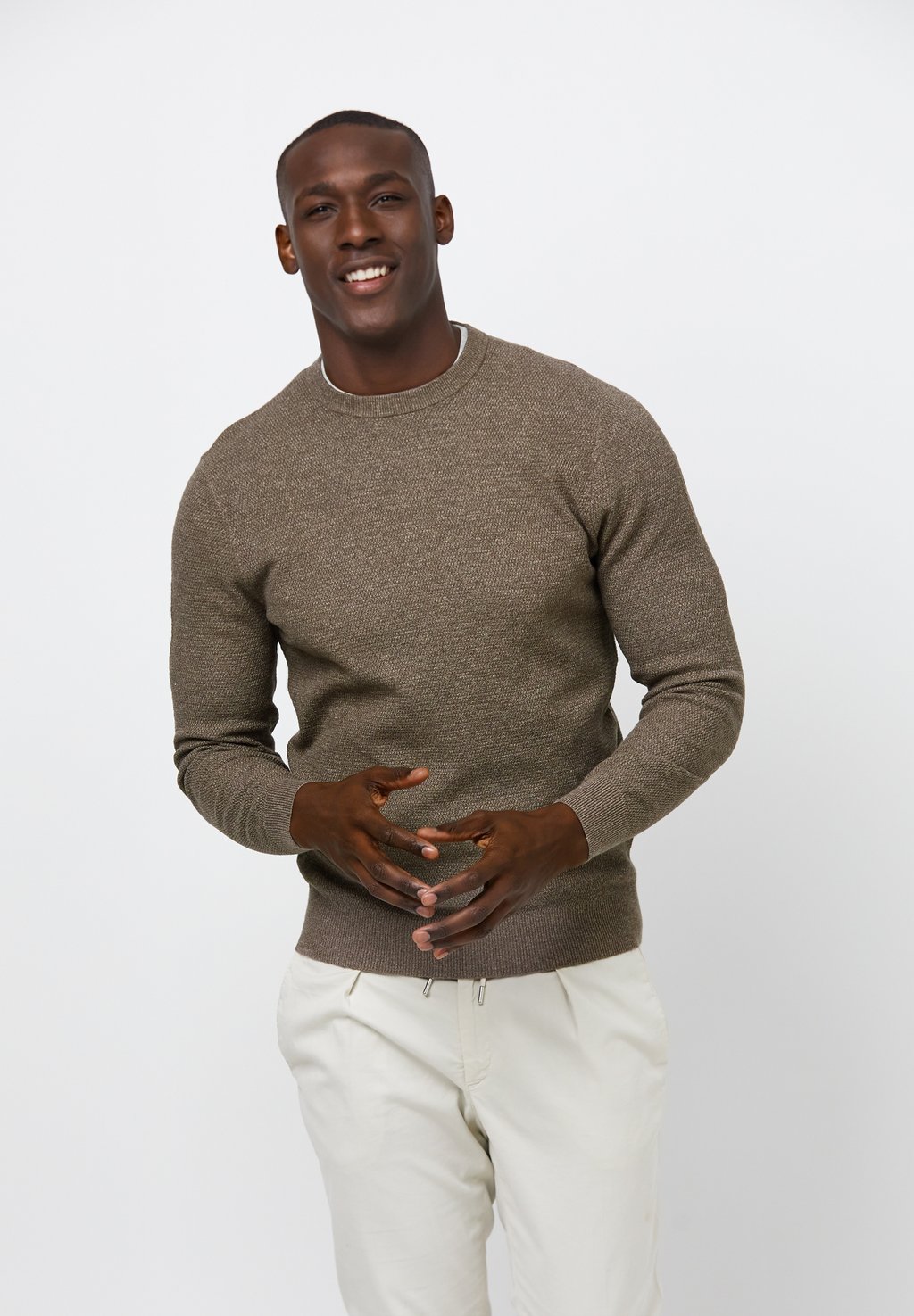 Вязаный свитер CREW-NECK PROFUOMO, цвет mid brown вязаный свитер crew neck profuomo цвет grey