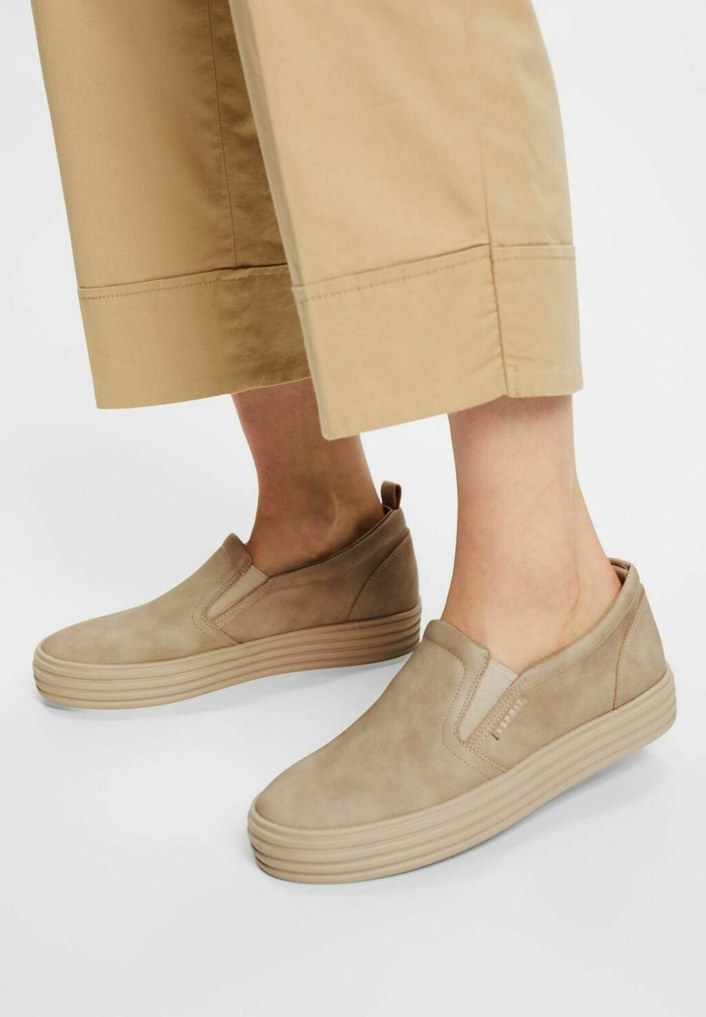

Кроссовки Esprit