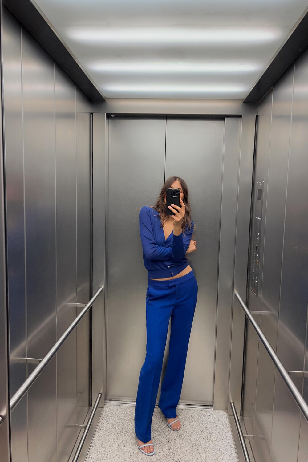 

Брюки со средней посадкой ZARA, голубой