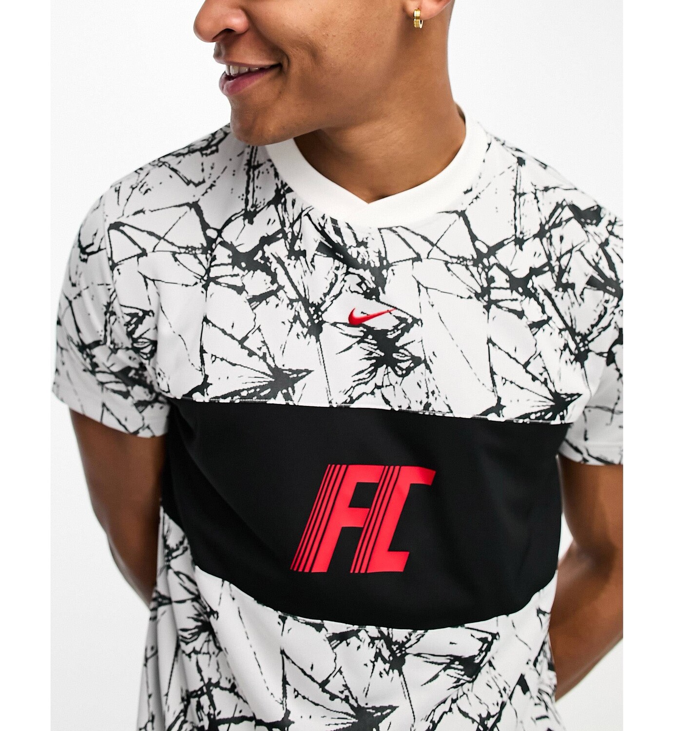 

Бело-черная футболка Nike Football FC, Черный