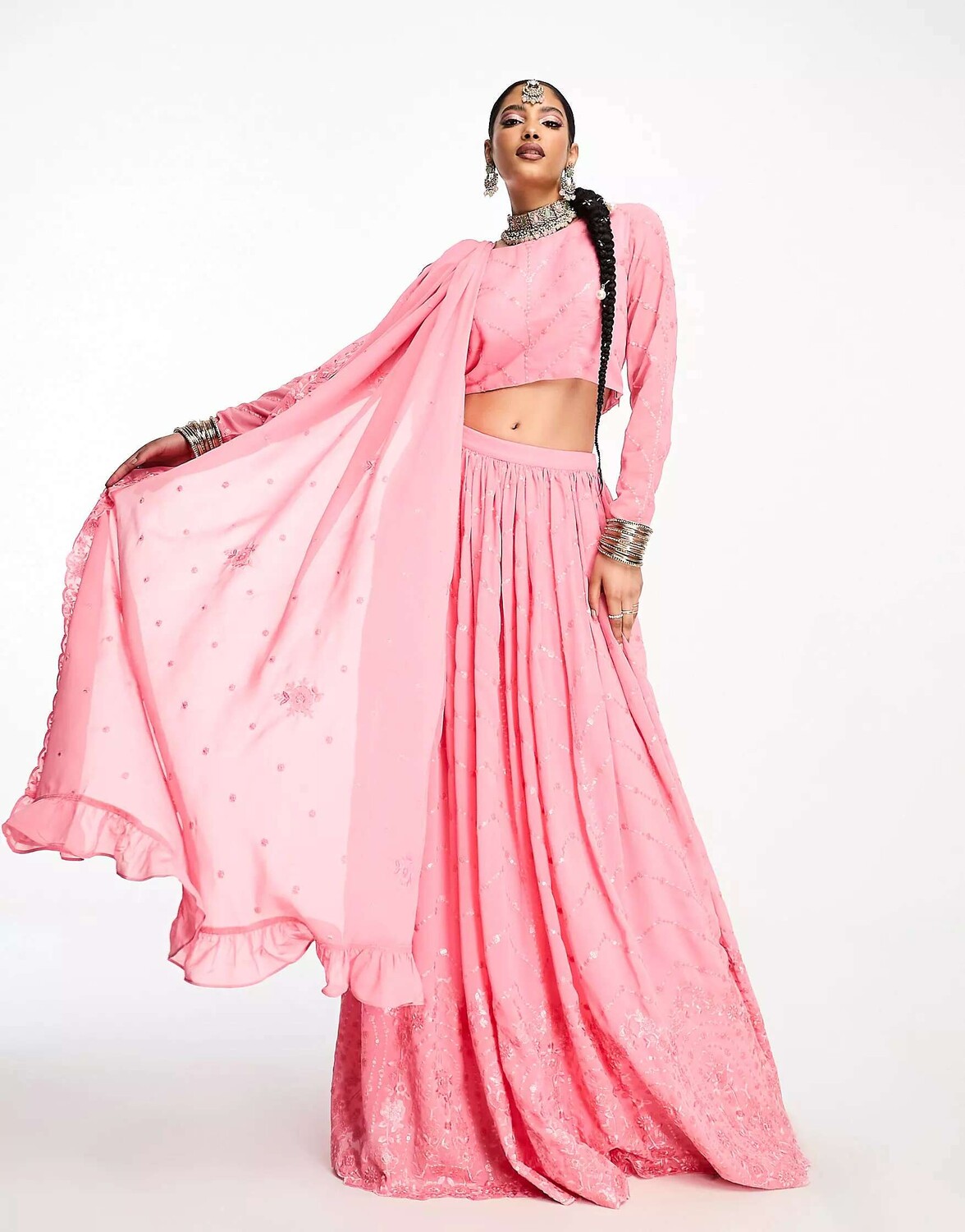 

Розовая пышная юбка с вышивкой Nesavaali lehenga