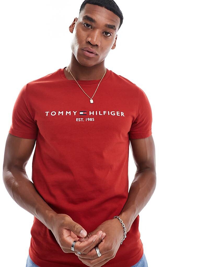 

Tommy Hilfiger – красная футболка с логотипом