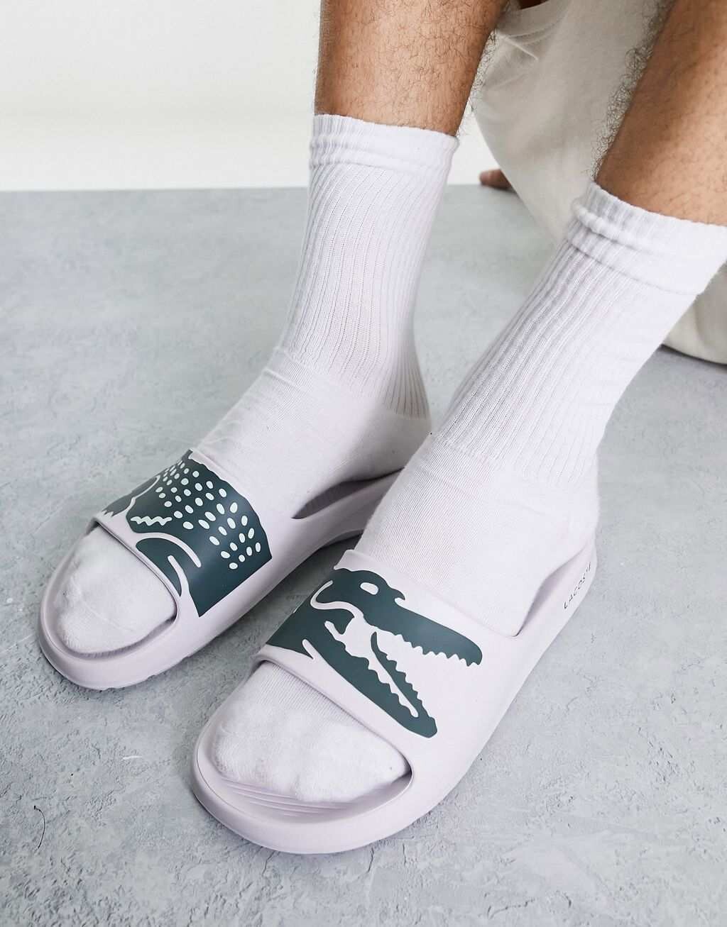 

Белые шлепанцы Lacoste Croco 2.0