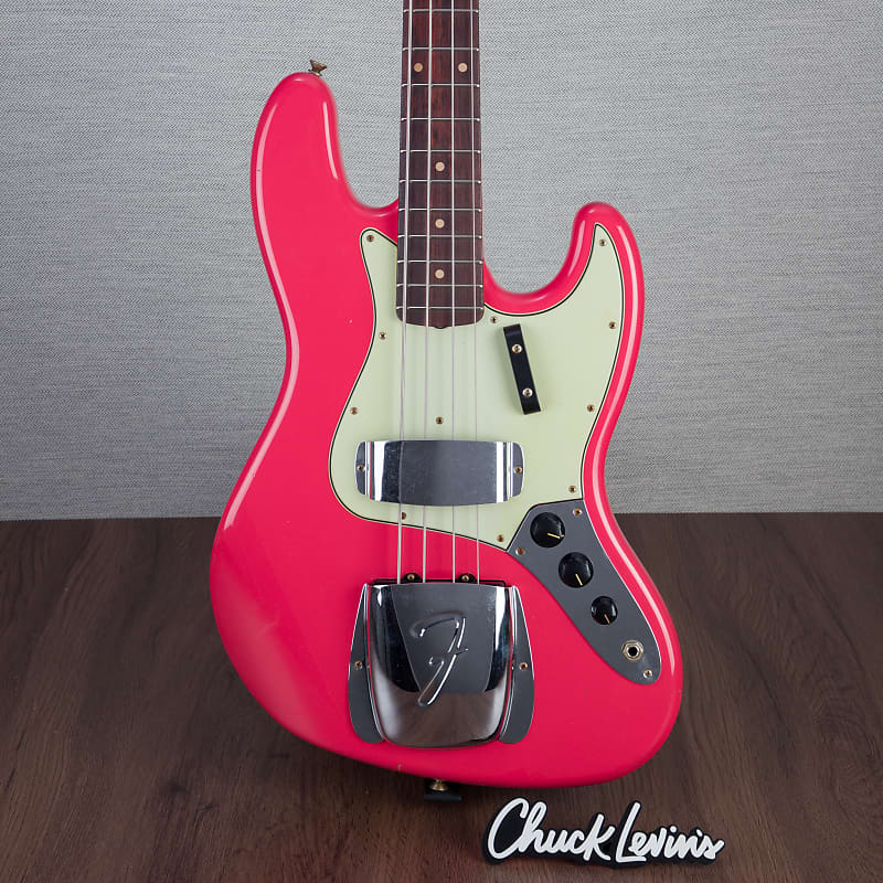 Басс гитара Fender Custom Shop 1963 Jazz Bass Journeyman Relic Electric Bass - Aged Fiesta Red - #CZ573105