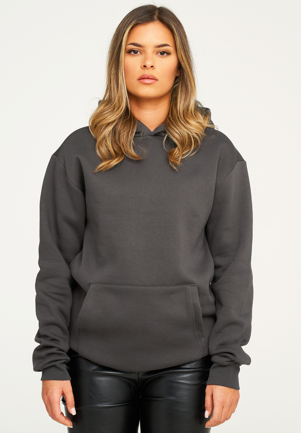 

Толстовка behype Kapuzenpullover BHPERTH Basic Oversize Einfarbig, цвет Anthra
