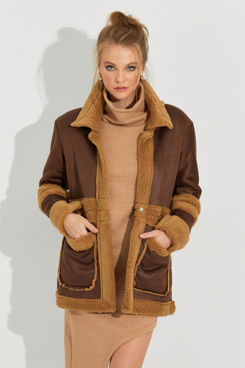 

Женское коричневое пальто из нубука QRS8381 Cool & Sexy, коричневый
