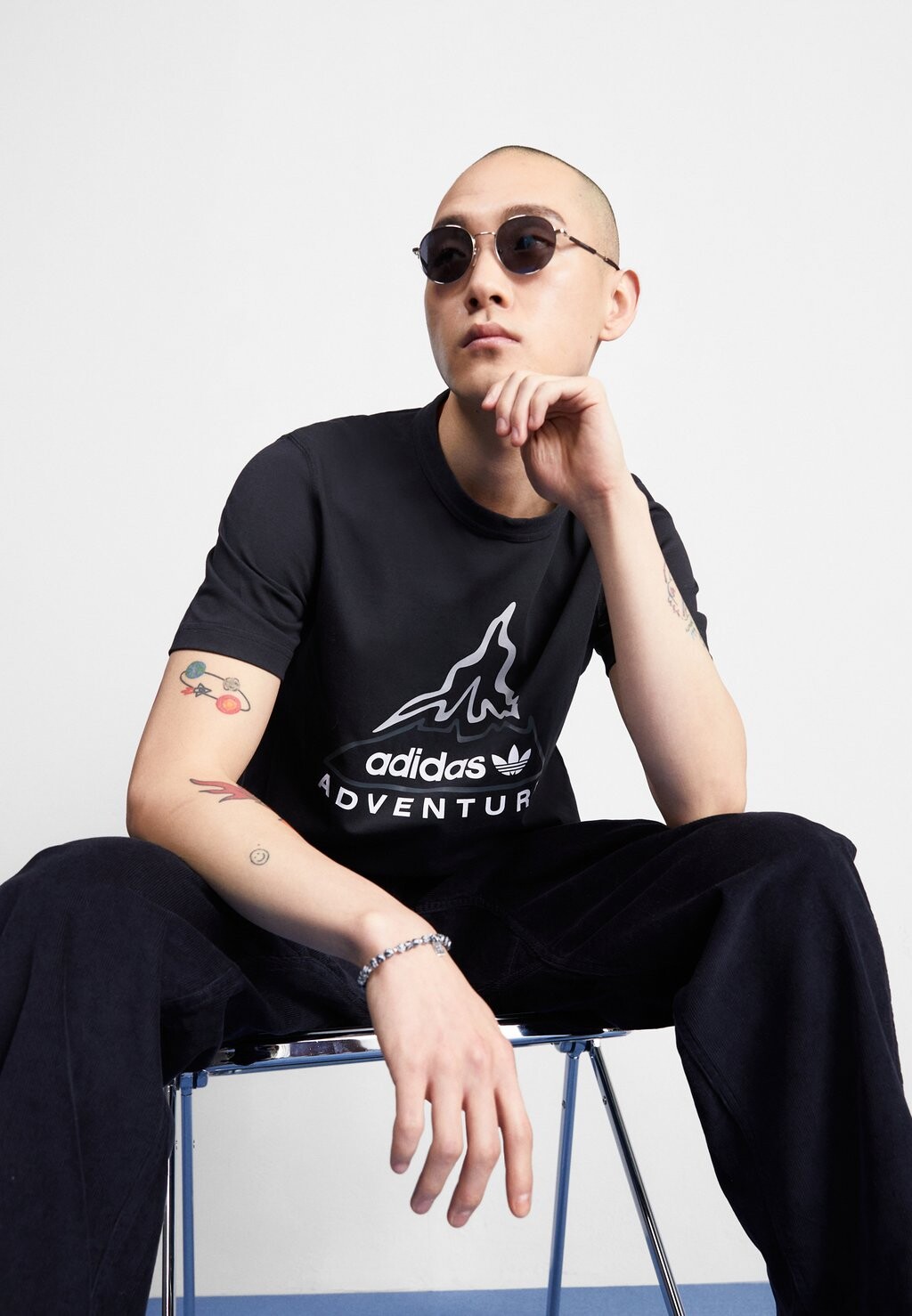 

Футболка с принтом Volcano Tee adidas Originals, черный