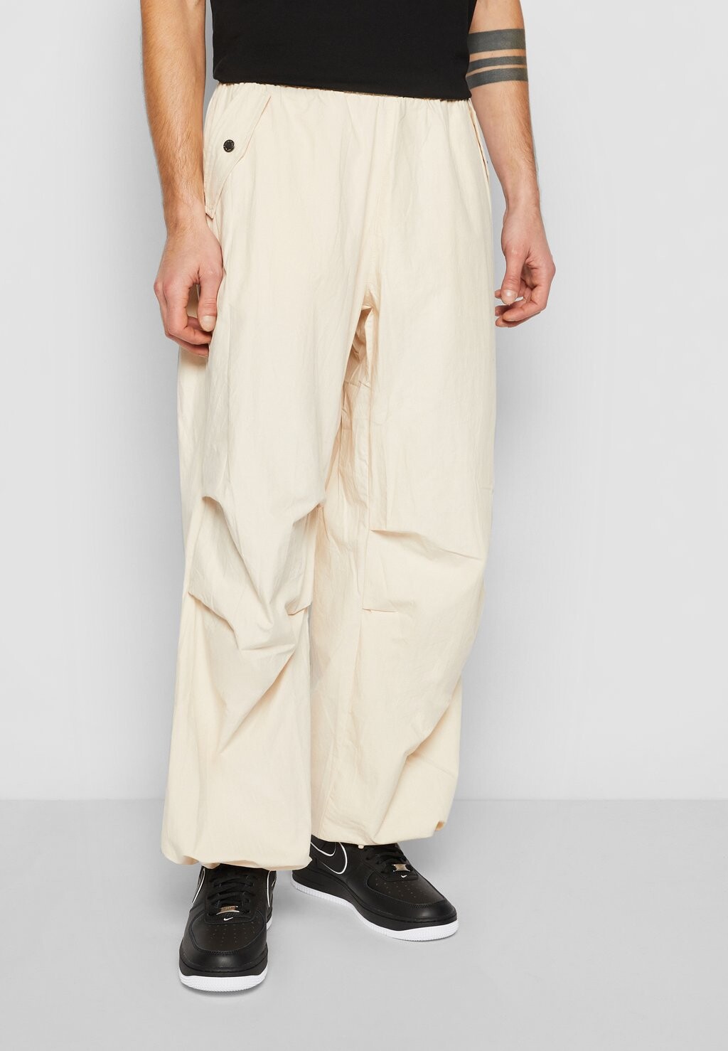 

Брюки из ткани SIGNATURE PARACHUTE Karl Kani, бежевый