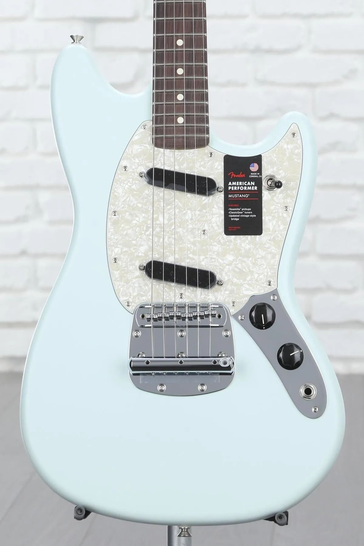 

Fender American Performer Mustang — Satin Sonic Blue с накладкой из палисандра