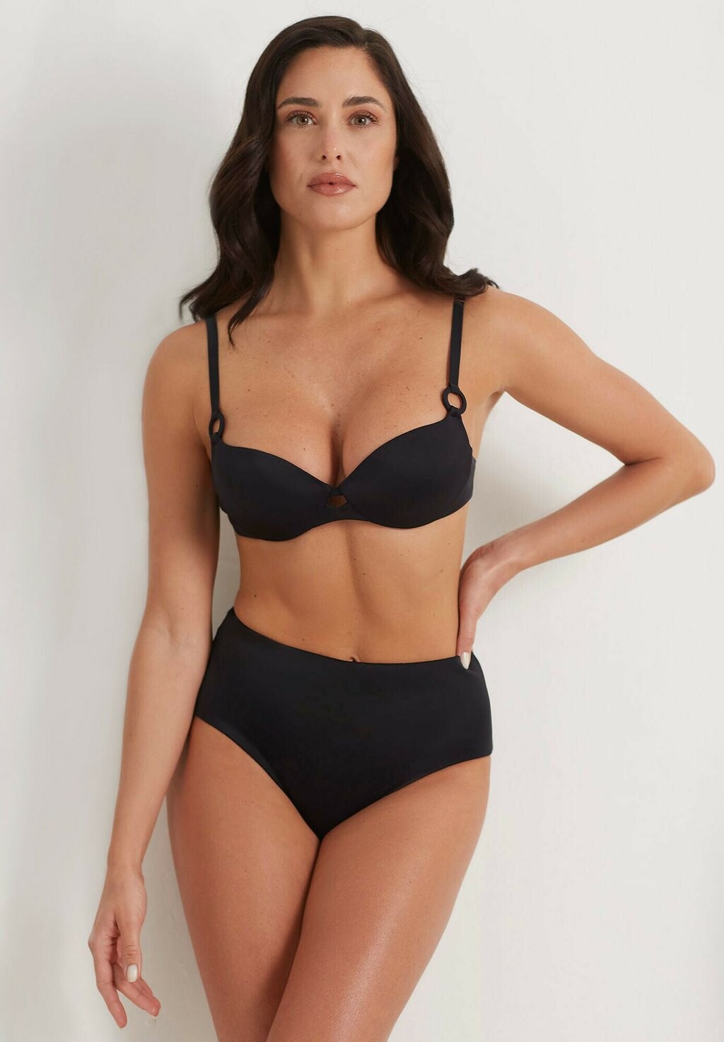 

Верх бикини Essentials Yamamay, однотонный черный