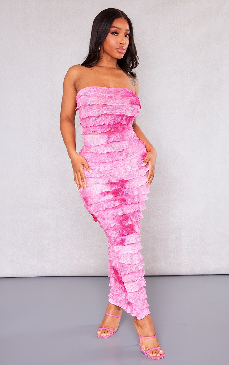 PrettyLittleThing Ярко-розовое платье макси-бандо с оборками и омбре