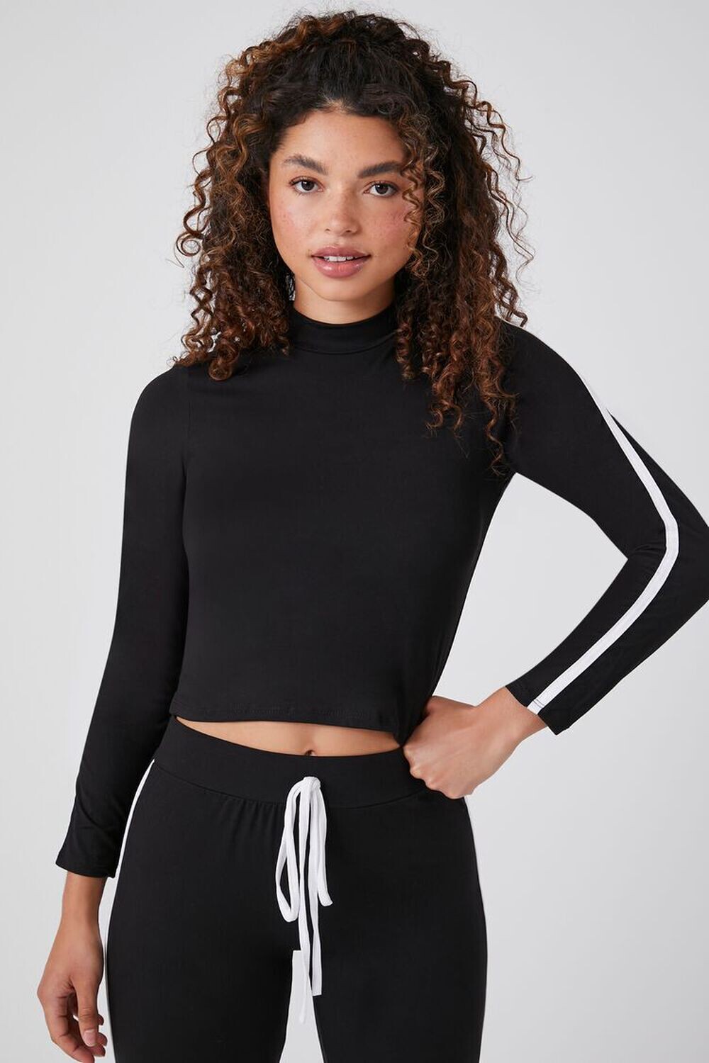 

Укороченный топ с воротником-стойкой Forever 21, черный