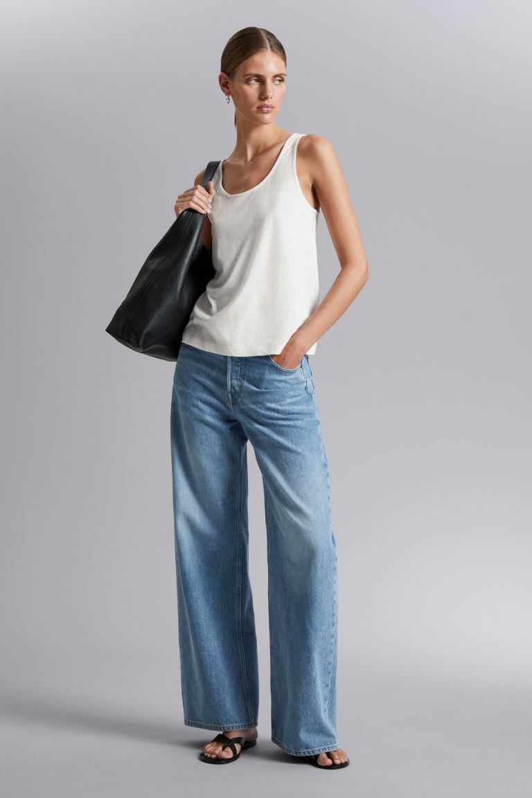 

Льняной топ с глубоким вырезом H&M, слоновая кость