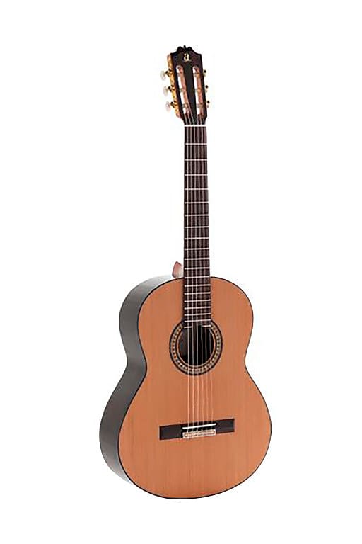 Акустическая гитара Admira A4 classical guitar with solid cedar top Handcrafted series