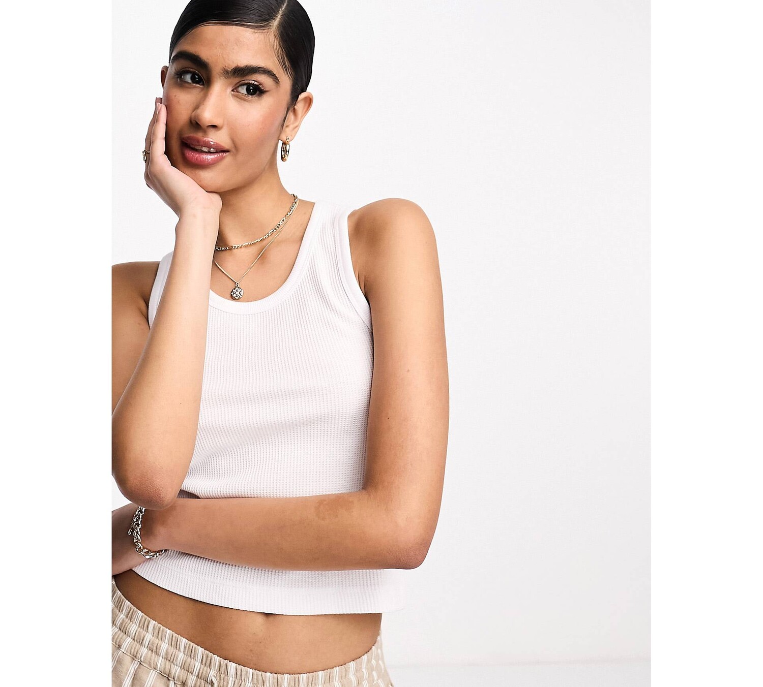 

Белый вафельный жилет с круглым вырезом ASOS DESIGN