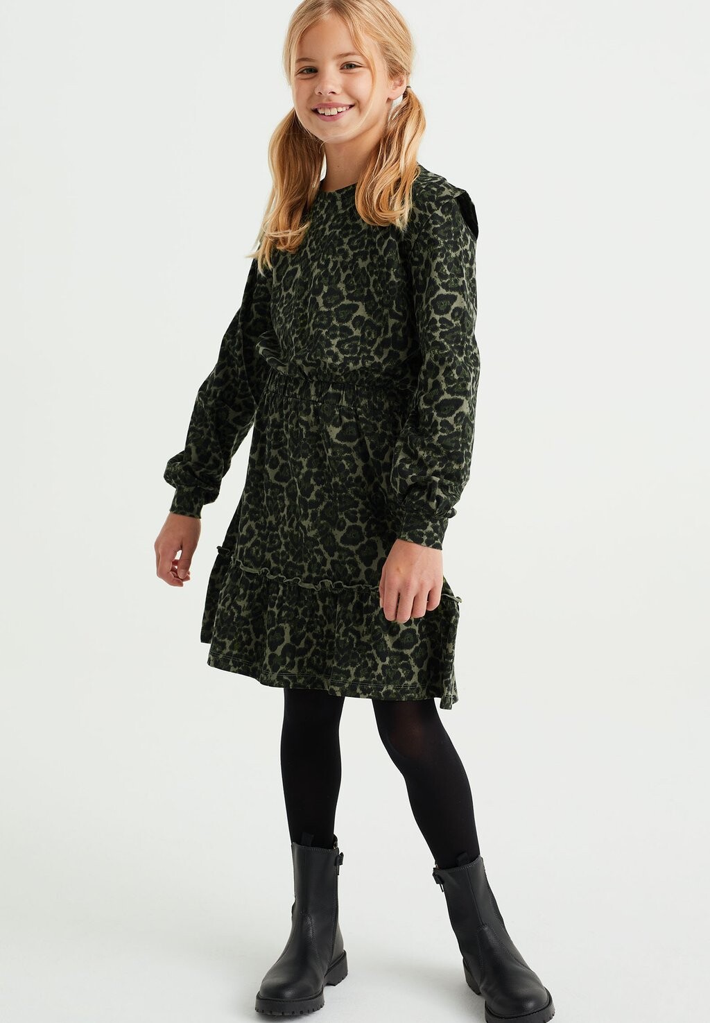 

Летнее платье WE Fashion, зеленое