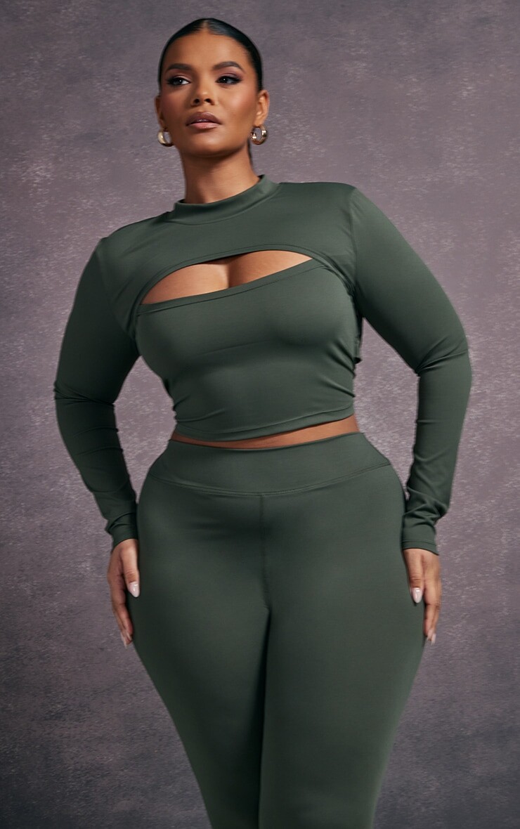 

PrettyLittleThing Активный топ цвета хаки с вырезами Plus