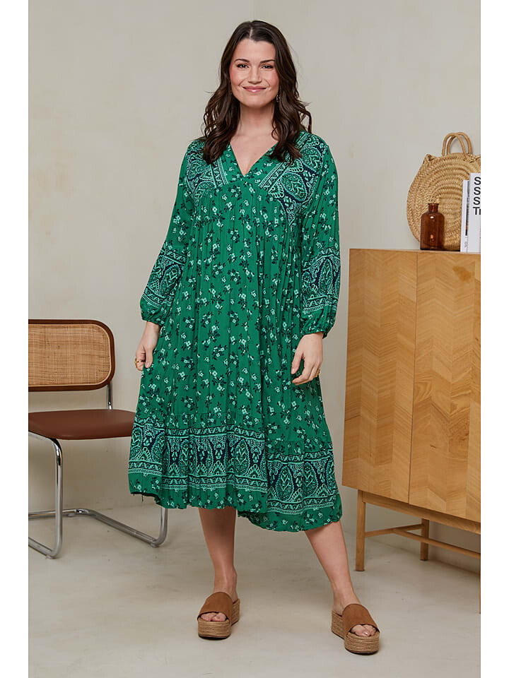 

Длинное платье Curvy Lady, зеленый