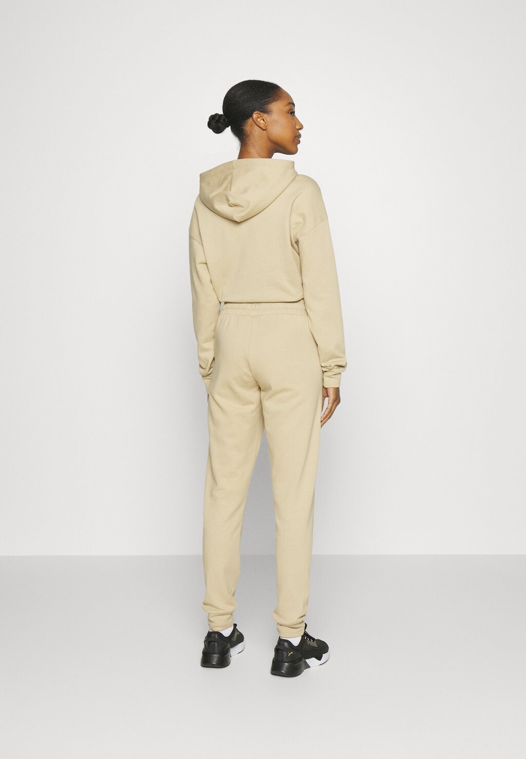 

Спортивные брюки Puma Better Essentials Pants, песчаная дюна, Серый
